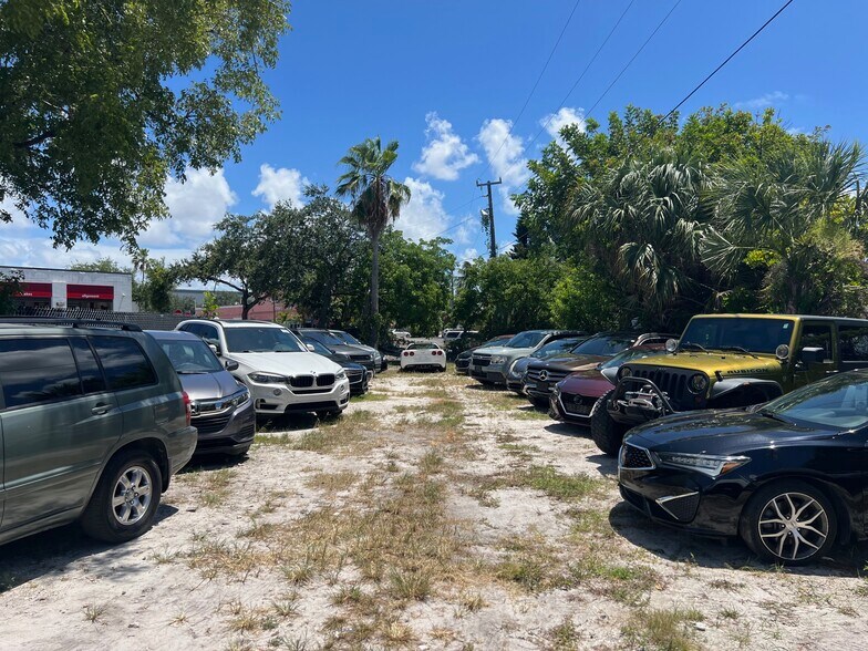 More Photos Of 924 NE 4th Ave, Fort Lauderdale Auto Dealership For Lease