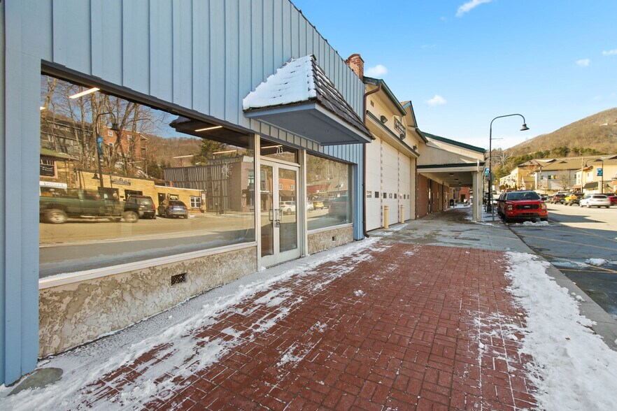 More Photos Of 713 W King St, Boone Storefront For Sale