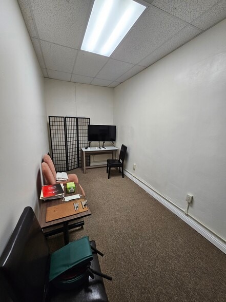 More Photos Of 445-475 N Lake Ave, Pasadena Freestanding For Lease