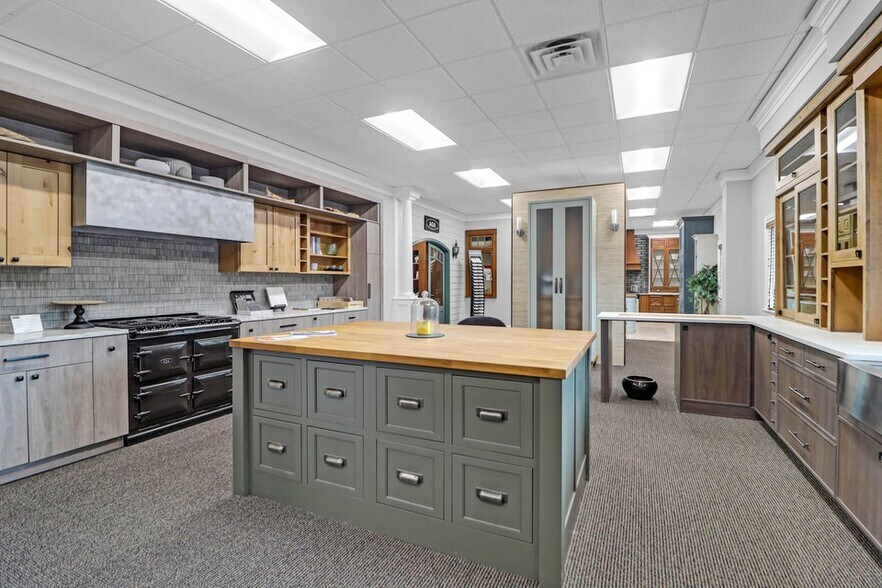 More Photos Of 720 Dupont Rd, Charleston Light Distribution For Sale