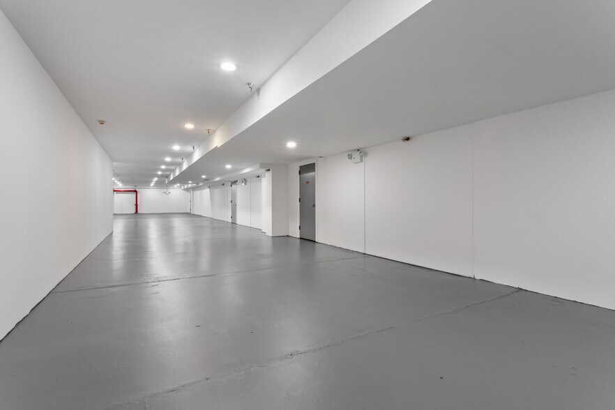 More Photos Of 365 Broadway, New York Apartments For Lease