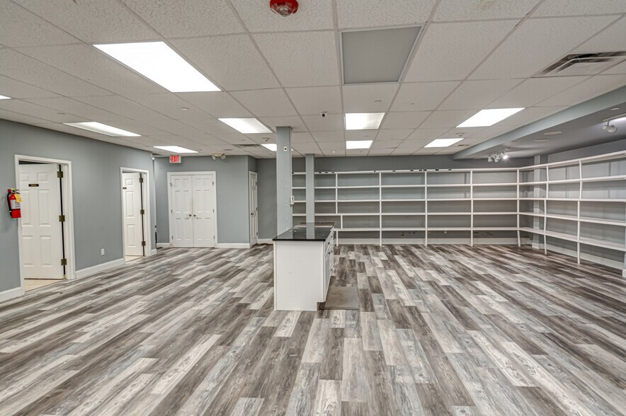 More Photos Of 328A Main St, Huntington Storefront Retail Office For Lease