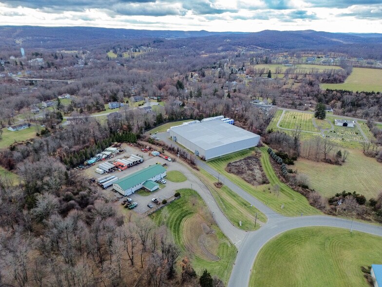 More Photos Of 10 Park Dr, Franklin Warehouse For Lease