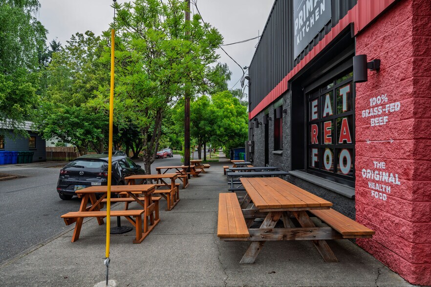 More Photos Of 4905 SE Woodstock Blvd, Portland Freestanding For Sale