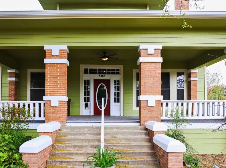 More Photos Of 802 S 37th St, Temple General Retail For Sale