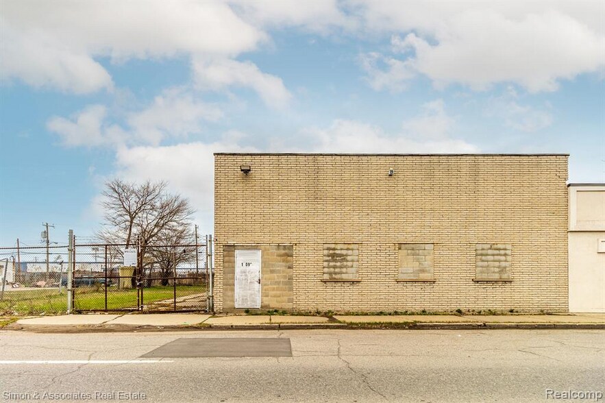 More Photos Of 18090 Mount Elliott St, Detroit Warehouse For Sale