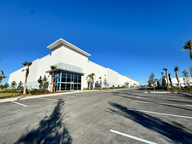 Primary Photo Of Narcoossee Road & State Road 528 Rd, Orlando Unknown For Lease