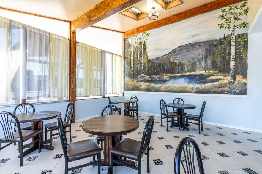 More Photos Of 903 Main St, Delta Hotel For Sale