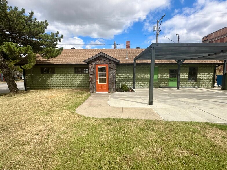 More Photos Of 712 W 20th St, Joplin Restaurant For Sale