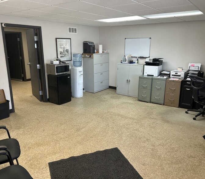 More Photos Of 5844 N Broadway Ave, Park City Industrial For Sale