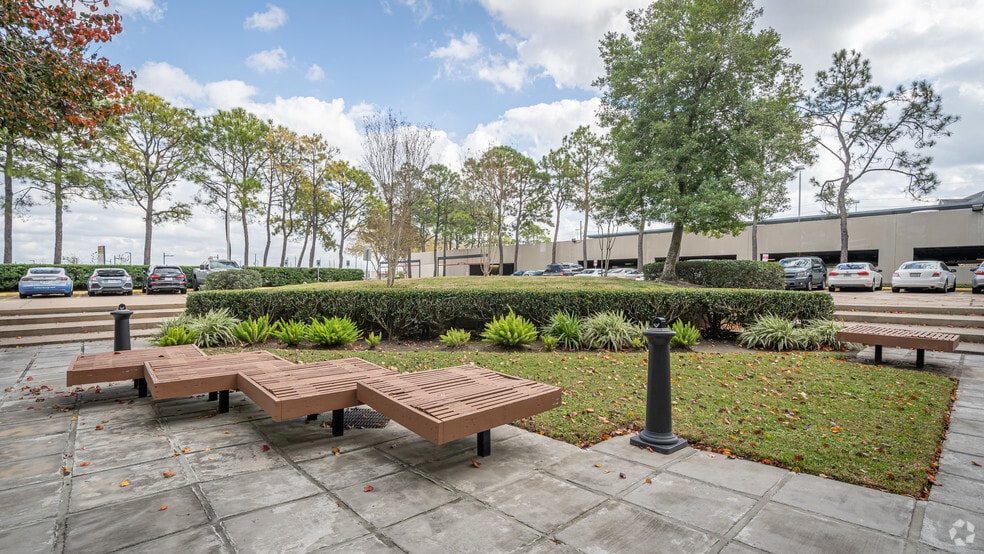 More Photos Of 12603 Southwest Fwy, Stafford Office For Lease