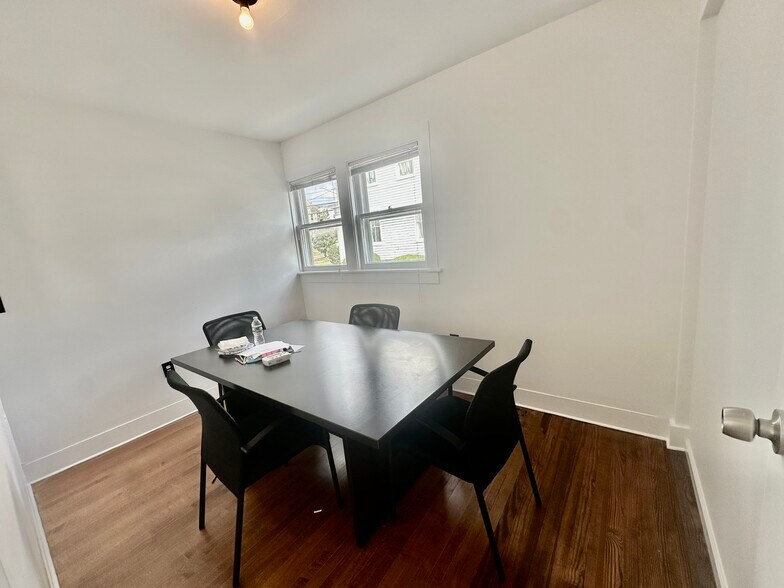 More Photos Of 123 Mason St, Greenwich Office For Lease
