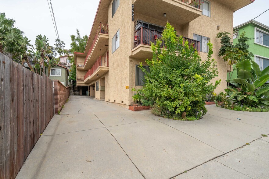 More Photos Of 2421 N Beachwood Dr, Los Angeles Multifamily For Sale