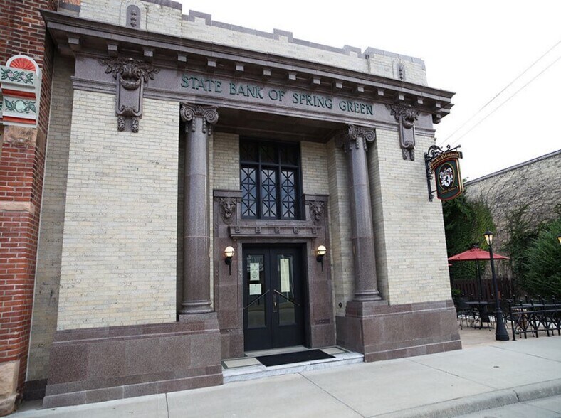 Primary Photo Of 134 W Jefferson St, Spring Green Restaurant For Sale