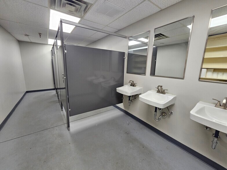 More Photos Of 205 Industrial Pike, Whitwell Manufacturing For Sale