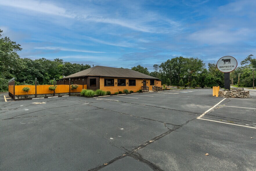 More Photos Of 332 Farnum Pike, Smithfield Restaurant For Sale