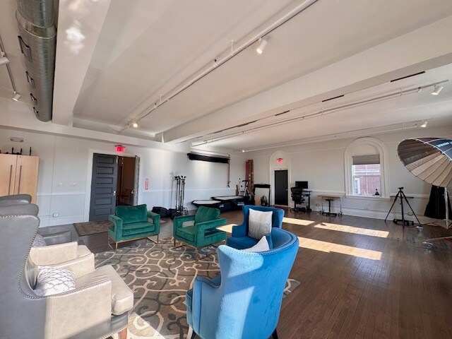 More Photos Of 1174-1178 River St, Hyde Park Office For Lease