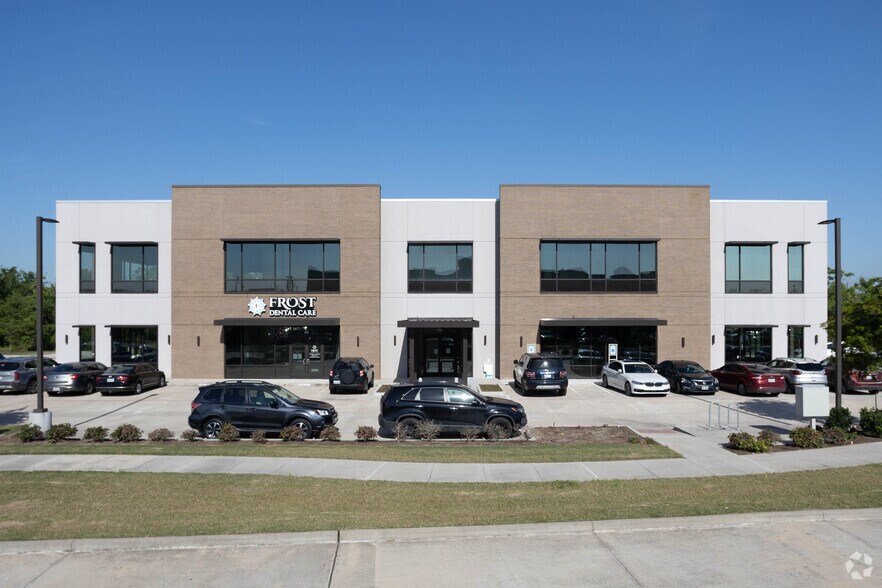 More Photos Of 8540 Broadway St, Pearland Medical For Lease