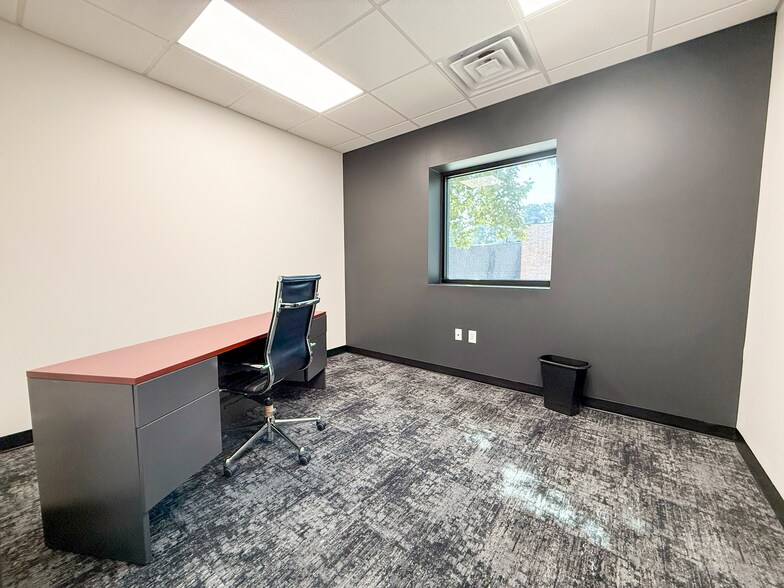 More Photos Of 3032 N Frazier St, Conroe Office For Lease