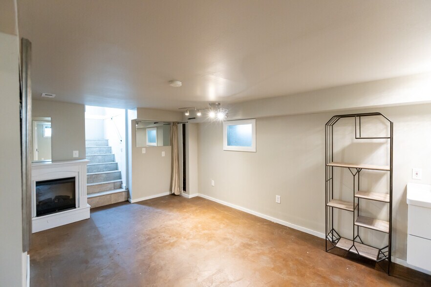 More Photos Of 1215 B St, Hood River Office For Sale