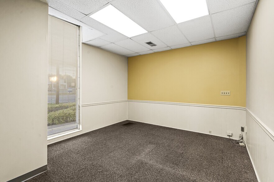 More Photos Of 704 N Cannon Blvd, Kannapolis Bank For Lease