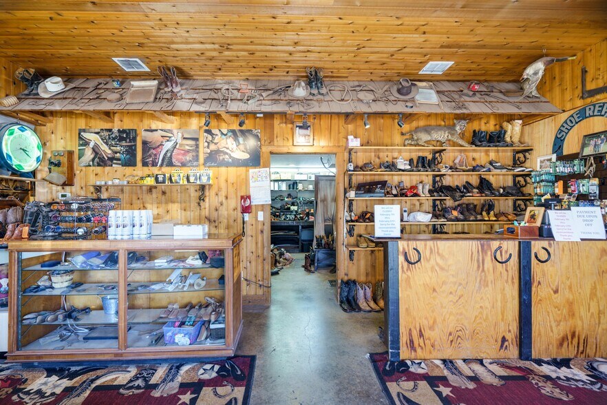 More Photos Of 2524 Carson St, Haltom City Storefront Retail Office For Sale