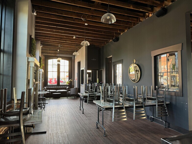 More Photos Of 106 S Ray, Carthage Restaurant For Sale