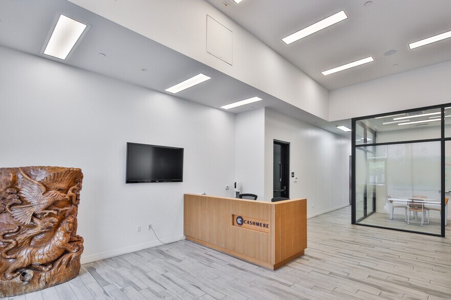 More Photos Of 5242 W Adams Blvd, Los Angeles Loft Creative Space For Lease