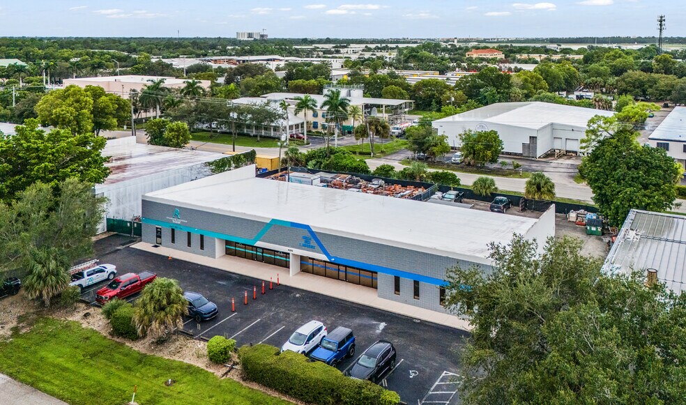 More Photos Of 4392 Corporate Sq, Naples Flex For Lease