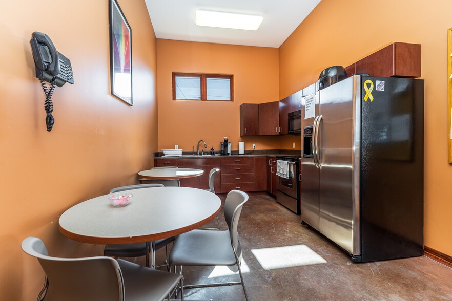 More Photos Of 1055 University Ave, Dubuque Office For Sale