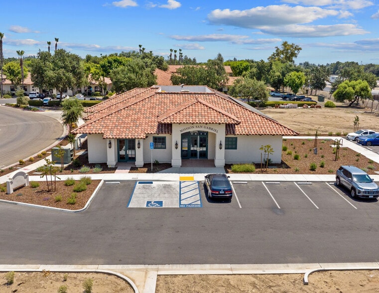 Primary Photo Of 5625 Avenida de Los Robles, Visalia Office For Lease