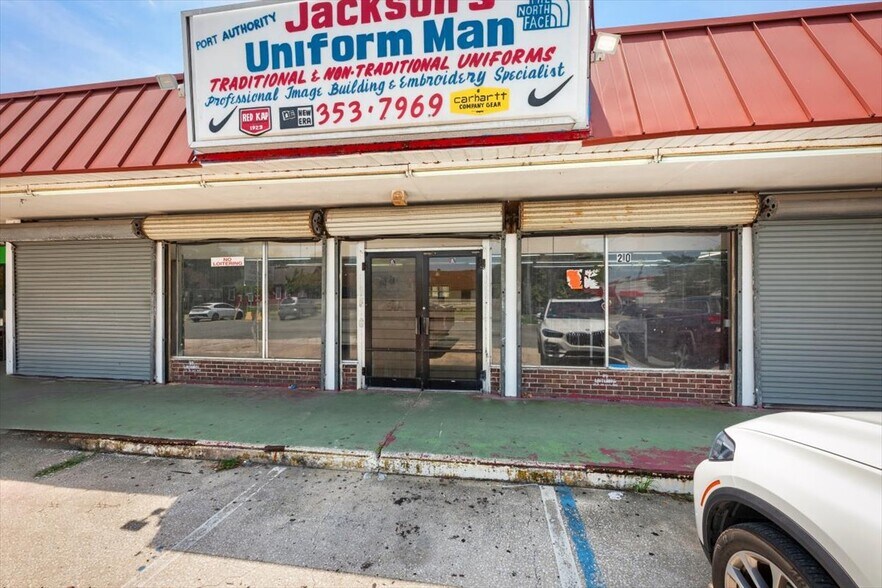 More Photos Of 20 E 9th St, Jacksonville Freestanding For Lease