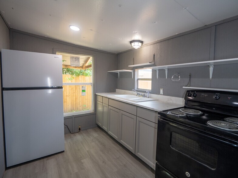 More Photos Of 420 W Johnson St, Norman Multifamily For Sale