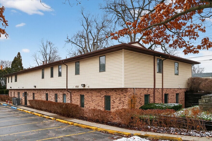 More Photos Of 2501 Plainfield Ave NE, Grand Rapids Medical For Lease