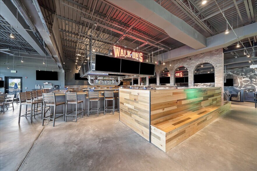 More Photos Of 8550 Napolo Dr, Melbourne Restaurant For Sale