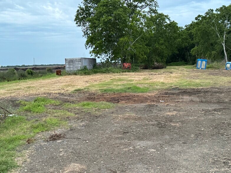 More Photos Of 20025 County Road 48, Rosharon Land For Sale