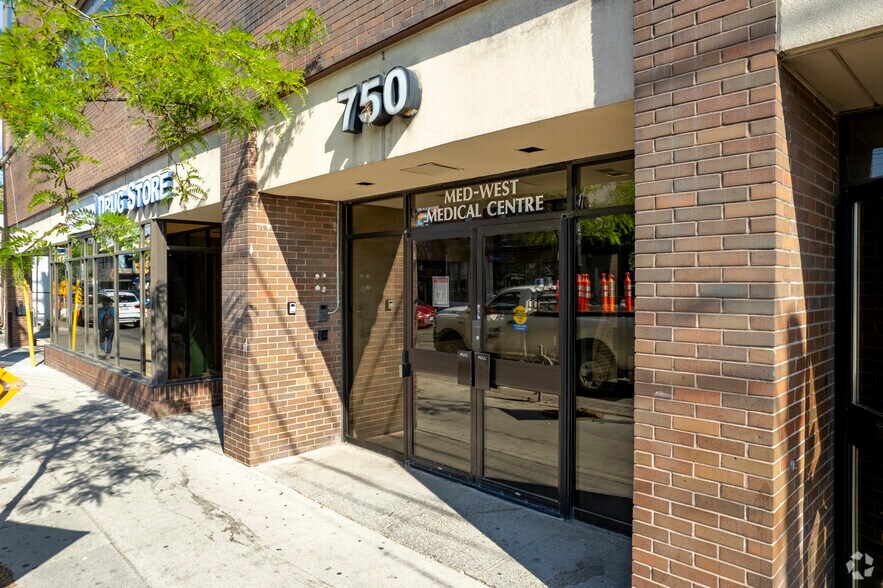 More Photos Of 750 Dundas St W, Toronto General Retail For Lease