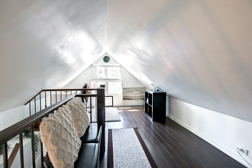 More Photos Of 1909 17th Ave SW, Calgary Office For Lease