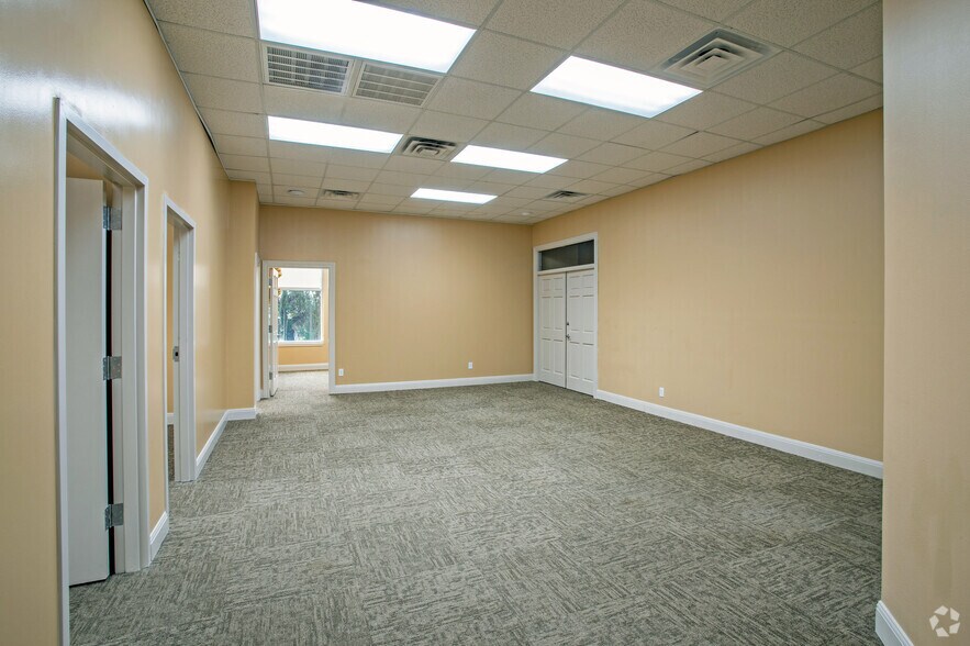 More Photos Of 912 Bastrop Hwy, Austin Office For Lease