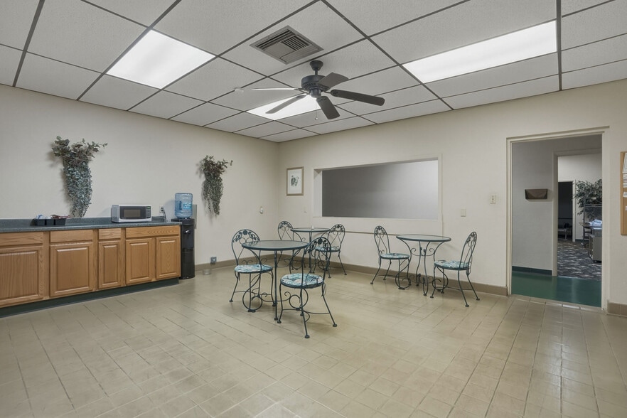 More Photos Of 1610 N Myrtle Ave, Clearwater Office For Sale