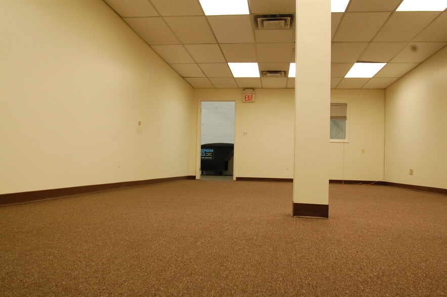 More Photos Of 1050 Slocum Ave, Ridgefield Warehouse For Lease