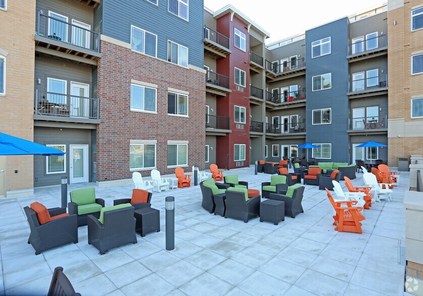 Primary Photo Of 401 N Washington St, Green Bay Apartments For Lease