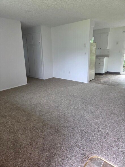 More Photos Of 211 SE Uglow St, Dallas Apartments For Sale