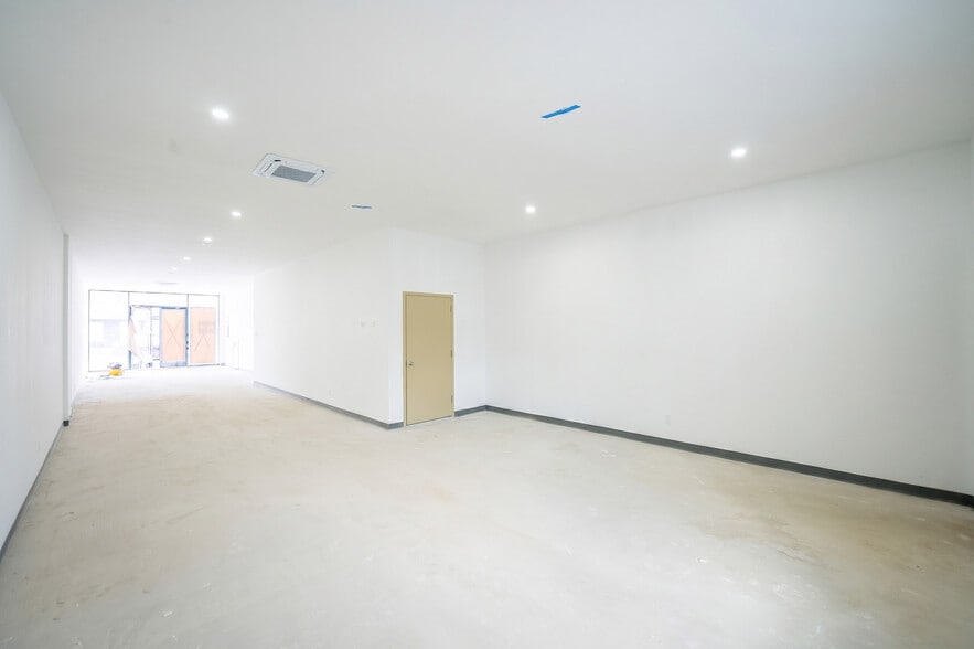 More Photos Of 15026 12th Ave, Whitestone General Retail For Sale