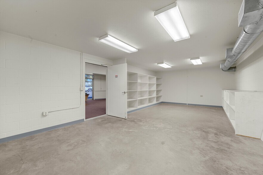 More Photos Of 107 W Main St, Cameron Storefront Retail Office For Lease