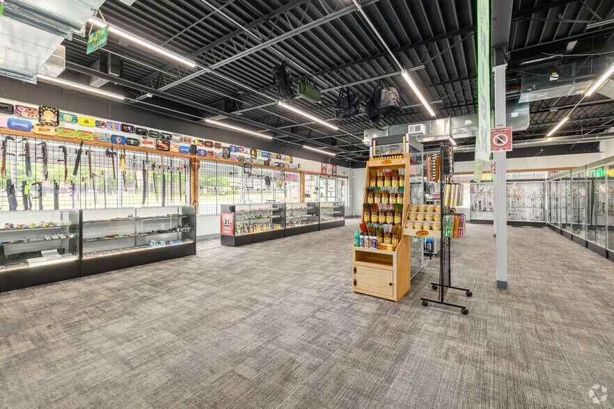 More Photos Of 1620-1620 SW Washburn Ave, Topeka General Retail For Sale