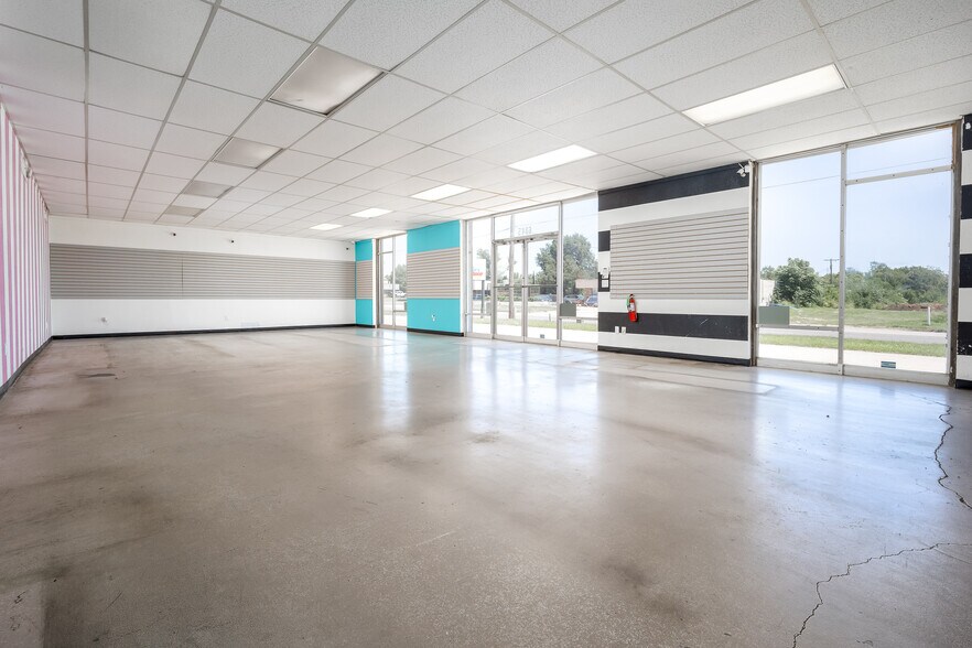 More Photos Of 6845 S Western Ave, Oklahoma City Distribution For Lease