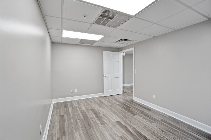 More Photos Of 4753-4759 Cornell Rd, Blue Ash Medical For Sale