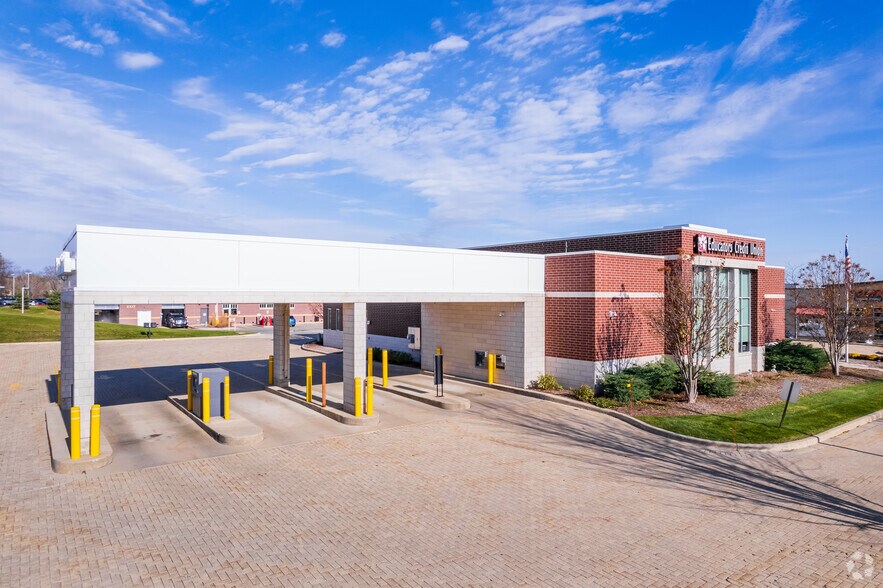 More Photos Of 960 W Paradise Dr, West Bend Bank For Sale