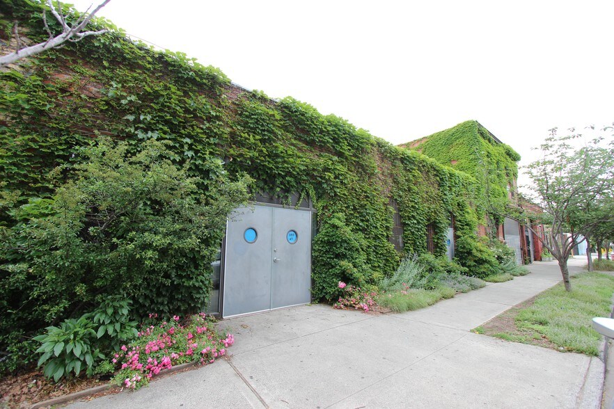 More Photos Of 378 Johnston Ave, Jersey City Warehouse For Lease